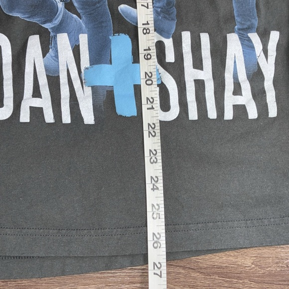 Dan + Shay Charcoal Gray Graphic Print Unisex Size Small T-Shirt Autographed - Picture 8 of 9